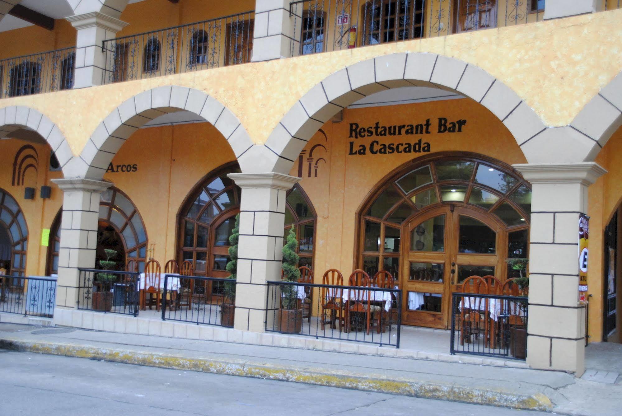 Hotel Arcos Del Parque Акаюкан Экстерьер фото